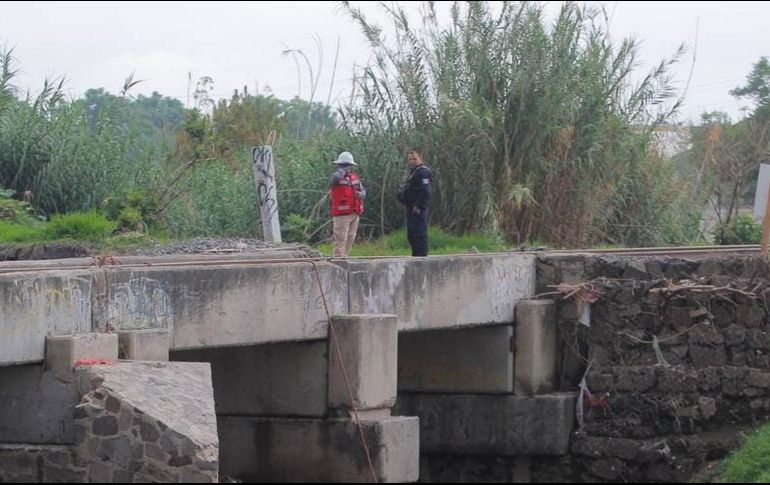 La víctima se trata de un hombre de entre 40 a 45 años, el cual estaba semidesnudo probablemente por la misma fuerza de la corriente del agua. ESPECIAL
