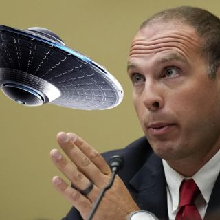 ¿Por aliens? Exfuncionario de la Fuerza Aérea revela que EU oculta un programa de ovnis
