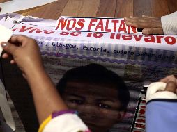 Tras una reunión con las autoridades de la Secretaría de Gobernación, los padres insistieron en una reunión a la brevedad con López Obrador. EFE / J. Méndez