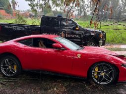 En el sitio no se localizó a ninguna persona, solamente el auto con algunas huellas visibles de choque. ESPECIAL