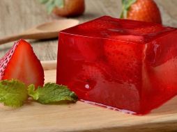 La gelatina, una proteína que se obtiene del colágeno animal, se utiliza frecuentemente en alimentos, cosméticos y suplementos. ESPECIAL