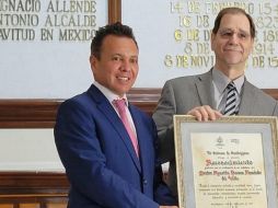 El alcalde de Guadalajara, Pablo Lemus, resaltó la trayectoria del escritor tapatío y recordó que fue catedrático, diplomático a la par de sus obras traducidas en varios idiomas. ESPECIAL
