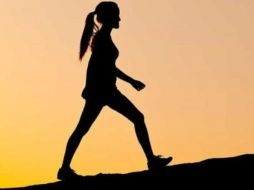 Caminar también reduce el riesgo de padecer enfermedades crónico-degenerativas. ESPECIAL