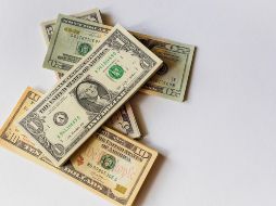 El peso mexicano se ubica en los mercados internacionales alrededor de los 16.74 pesos por dólar. ESPECIAL/Unsplash