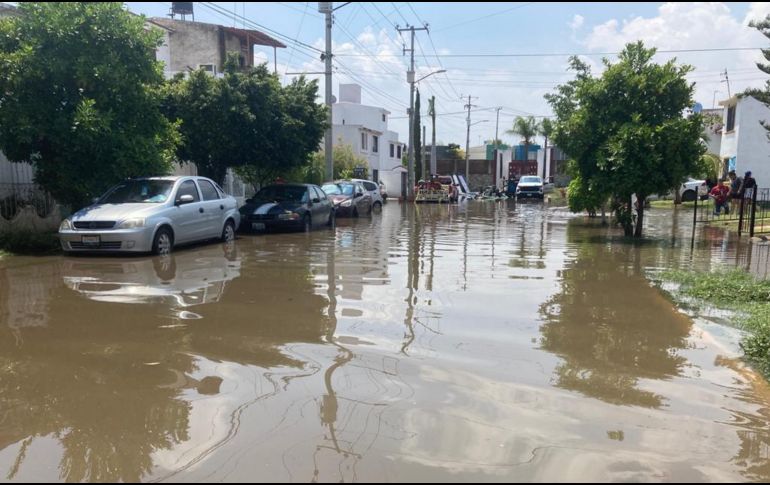 Los vecinos mencionan que el fraccionamiento se inundó en otras ocasiones, pero nunca como la tormenta de este miércoles. EL INFORMADOR / H. Escamilla