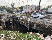 En la tormenta de anoche el agua alcanzó los 50 centímetros de altura sobre la avenida e incluso autobuses quedaron varados. EL INFORMADOR / H. Escamilla