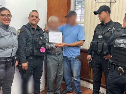 El adulto mayor estaba extraviado y los uniformados lo resguardaron en las oficinas del Parque General Luis Quintanar. ESPECIAL