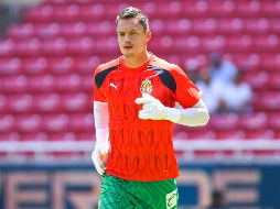 Todo parecía indicar que el titular en el arco de Chivas para la Leagues Cup sería el español Óscar Whalley, pero en el primer partido no fue así. IMAGO7