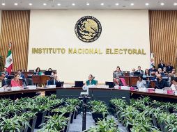 Consejeros del INE evaluaron acciones de los aspirantes de Morena y de la oposición, y emitieron medidas para evitar actos anticipados de campaña. EL UNIVERSAL