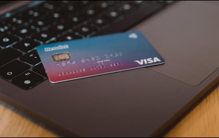 Puedes pagar tu recibo de teléfono o Internet desde la comodidad de tu hogar. ESPECIAL / Foto de CardMapr.nl en Unsplash