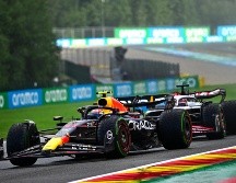 Checo Pérez buscaba a toda costa un lugar en el podio en esta carrera sprint. EFE / C. Bruna