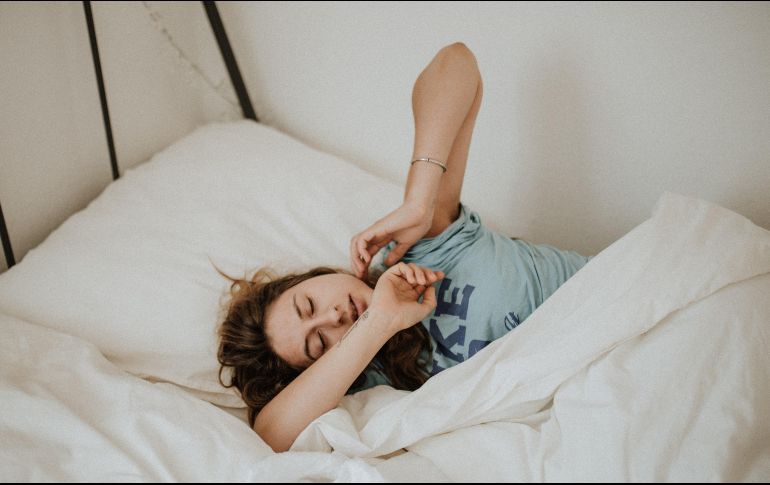 La actividad física regular puede promover un mejor sueño. UNSPLASH