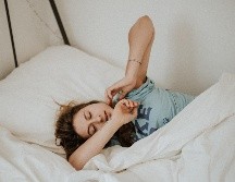 La actividad física regular puede promover un mejor sueño. UNSPLASH