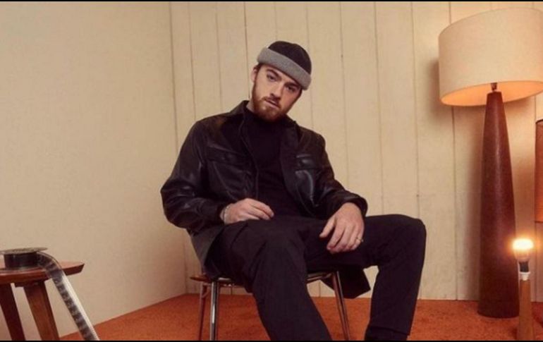 Angus nació en 1998 en California. Su carrera en el mundo del espectáculo era bastante amplia, sin embargo, alcanzó el reconocimiento mundial gracias a su papel de Fezco, un traficante de drogas, en la serie 