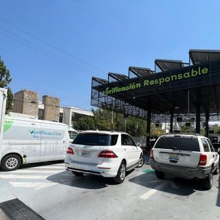 Por no verificar, multan a más de dos mil automovilistas al mes