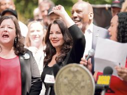 Fran Drescher (al centro), presidente nacional de SAG-AFTRA, encabezó las protestas en Nueva York. AFP