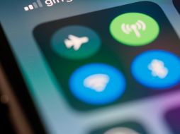 Dejar encendido el WiFi puede generar más daños que beneficios. Foto de Brett Jordan en Unsplash