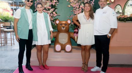 Diego y María con Laia Farre Boldu y Maxi Macarrone. GENTE BIEN JALISCO/ Claudio Jimeno