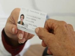 La Tarjeta INAPAM ofrece una amplia gama de ventajas que van más allá de ser una identificación oficial, ya que incluye descuentos y ofertas exclusivas para quienes la poseen. ESPECIAL