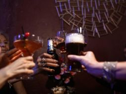 Este Día Internacional de la Cerveza, celébralo con una chelita con tus amigos en alguno de estos bares de la ciudad./ Pexels.