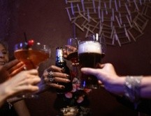 Este Día Internacional de la Cerveza, celébralo con una chelita con tus amigos en alguno de estos bares de la ciudad./ Pexels.