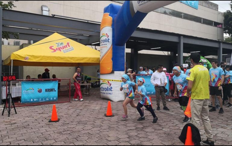 Las y los participantes deberán subir 312 escalones, de los 12 niveles del hospital, para cumplir con la meta y ser acreedores a su medalla conmemorativa. CORTESÍA/Bomberos de Zapopan 
