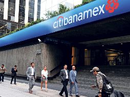 Andrés Manuel mencionó que un nuevo gobierno sí podría comprar Banamex  y que no sería mal negocio. SUN / ARCHIVO