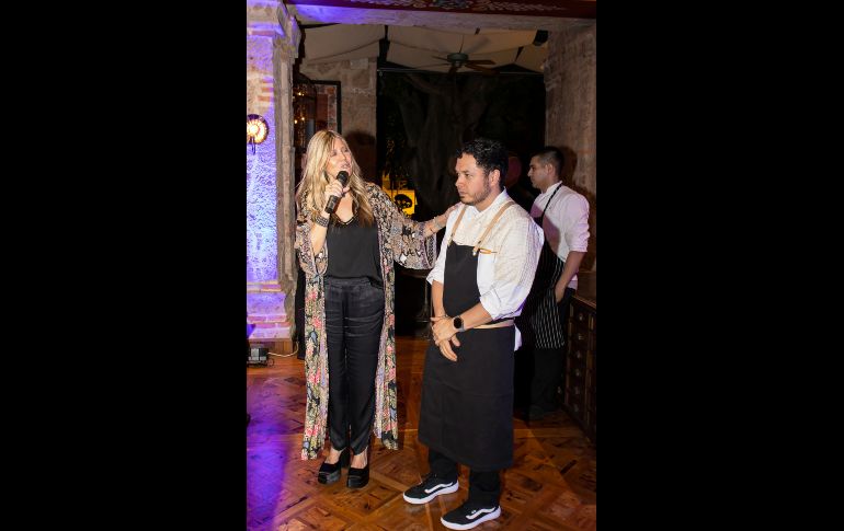 Lety Sahagún y chef colaborador de Ricardo Muñoz Zurita. GENTE BIEN JALISCO/ Christian Pérez