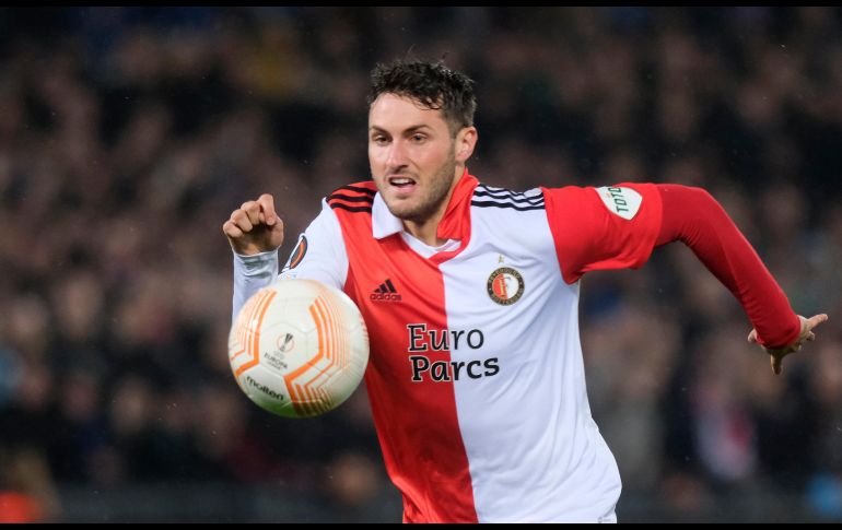 Santiago Giménez ya conoce su futuro en el futbol de Europa. AP / ARCHIVO