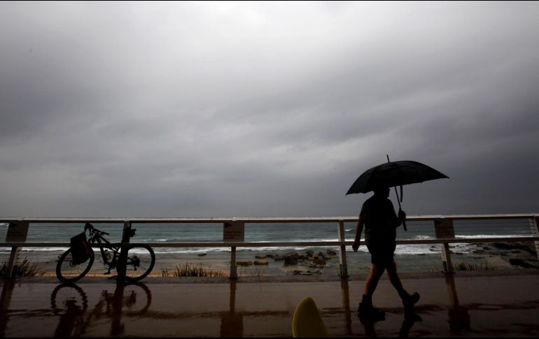Un posible ciclón tropical dejará lluvias intensas y fuerte oleaje en las costas de Jalisco y Colima. EFE/Archivo