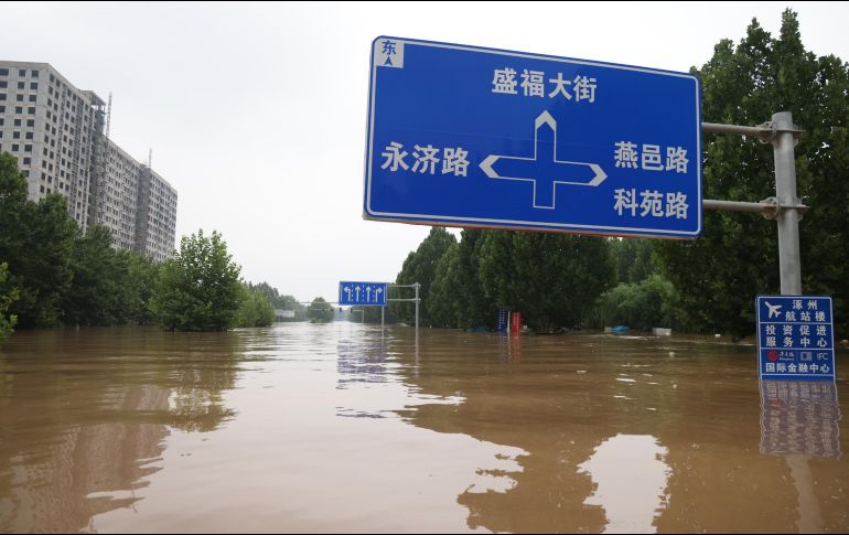 La zona más afectada es Hebei, cerca de Beijing, donde enormes extensiones de agua inundan la provincia a lo largo de kilómetros. AFP