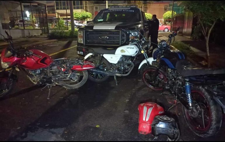 Los elementos tapatíos revisaron el estatus de las motocicletas y descubrieron que contaban con reporte de robo.
