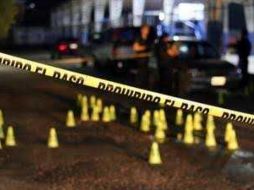 Personal de Servicios Médicos también acudió al lugar y localizaron el cadáver de una persona que estaba envuelta en una cobija y sin identificar la edad o características de la víctima. ESPECIAL