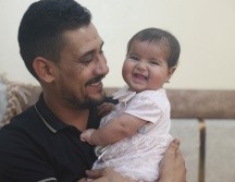 El padre adoptivo de Afraa dice que es igualita a sus otros hijos. AP