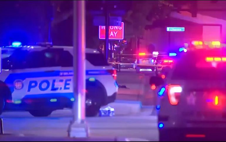 El hombre robó un auto y fue perseguido por los policías. AP