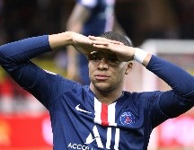 El día de hoy, el PSG reanudó los entrenamientos y ante la negativa, Mbappé fue apartado de sus compañeros para que entrenar con los descartados en la ciudad deportiva del club en Poissy. AFP / ARCHIVO
