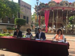 Regiores de Morena en rueda de prensa sostienen que el carrusel representa un gasto excesivo, dinero que puede destinarse a otras dependencias. EL INFORMADOR/ J.Velazco.