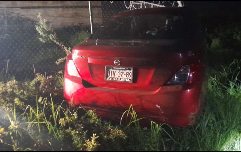 Personal del Ministerio Público y el Servicio Médico Forense acudieron al lugar para llevar el cuerpo a la morgue. ESPECIAL