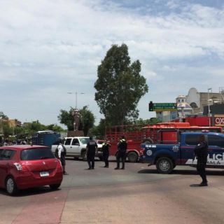 Afectados por cierre del rastro de Tonalá se manifiestan y bloquean calles