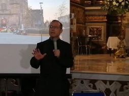 Durante la conferencia de prensa el Padre Tomás de Híjar hizo un breve recuento sobre cómo los restos de párrocos y obispos habían sido inhumados en la Catedral de Guadalajara. ESPECIAL