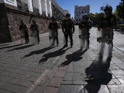 Dos de los aspirantes que aparecen en la parte alta de las preferencias en Ecuador, Otto Sonnenholzner y Yaku Pérez, anunciaron que suspenderán cualquier evento masivo para no arriesgar la seguridad de las personas. AP / D. Ochoa