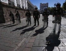 Dos de los aspirantes que aparecen en la parte alta de las preferencias en Ecuador, Otto Sonnenholzner y Yaku Pérez, anunciaron que suspenderán cualquier evento masivo para no arriesgar la seguridad de las personas. AP / D. Ochoa