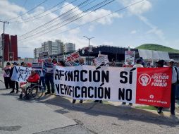 La manifestación estuvo vigilada por más de una decena de unidades de seguridad pública del Gobierno del Estado. EL INFORMADOR/ J. Velazco