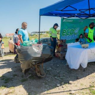 Ciudadanos canjean residuos por productos de canasta básica