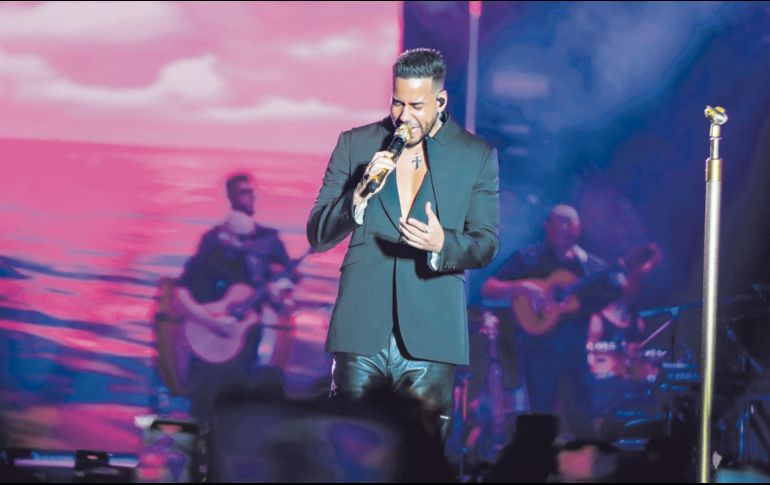 El cantante conquistó a su público con temas como “Un beso”. EL INFORMADOR/ A. Navarro