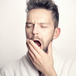 Sigue estos consejos para irte a la cama temprano y no desvelarte