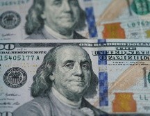El peso mexicano se ubica en los mercados internacionales alrededor de los 17.11 pesos por dólar. AP/ ARCHIVO