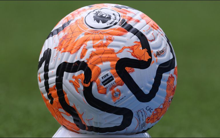 Un balón de la Premier League durante el partido de entre el Chelsea y el Liverpool en Londres, Gran Bretaña. EFE / N. Hall