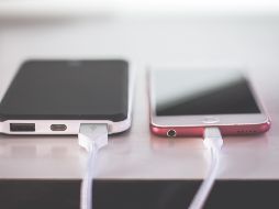 En el año 2021 la Procuraduría Federal del Consumidor (Profeco),  analizó 18 modelos de 12 marcas de cargadores. UNSPLASH