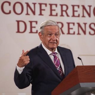 López Obrador critica a quienes compran ropa de marca